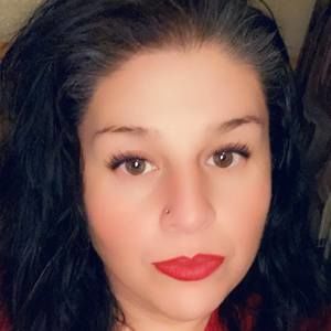 Meet your Posher, Mona